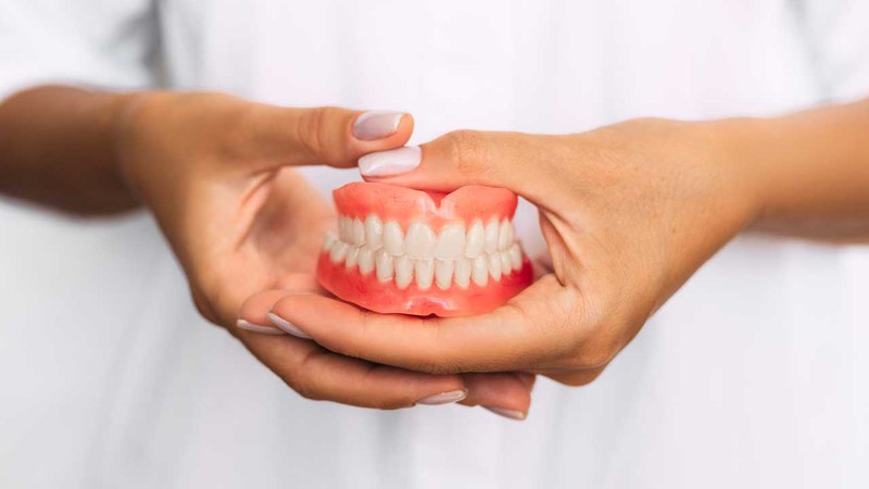 Removable teeth that look like natural teeth are used as immediate temporary dentures